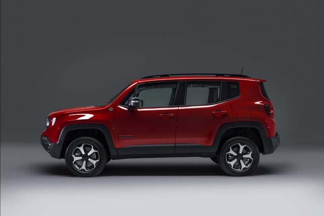 Jeep confirms PHEV power for Renegade and Compass. Image by Jeep.