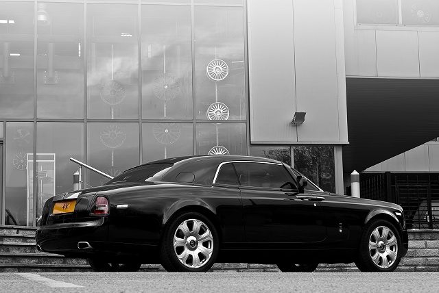 Kahn takes on Rolls Phantom. Image by Project Kahn.