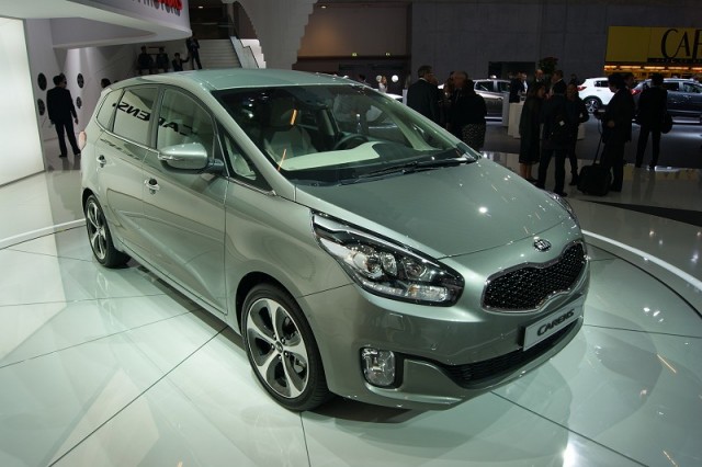 Kia unveils Carens MPV. Image by Kia.