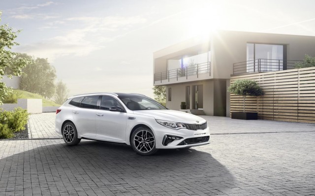 Revised Kia Optima gets new engines. Image by Kia.