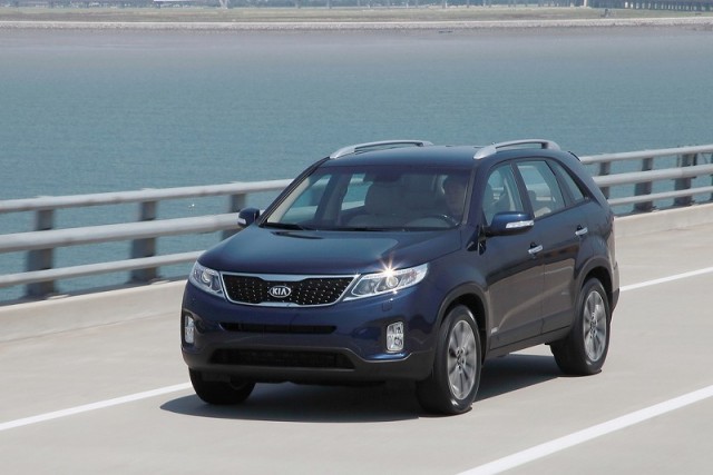 New-look Kia Sorento emerges. Image by Kia.