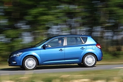 2010 Kia cee'd. Image by Julian Mackie.