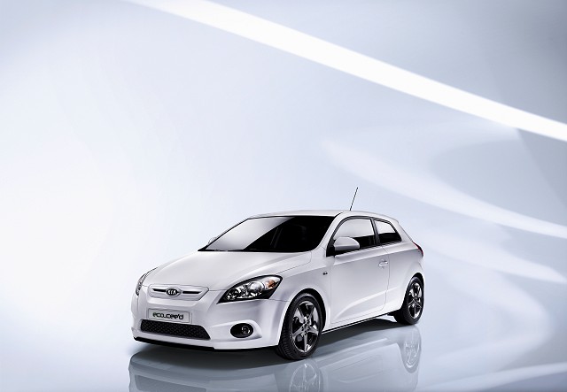 Kia eco-car set to take on best of frugal rivals. Image by Kia.
