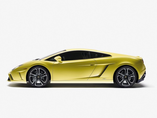 Lamborghini gives Gallardo some new bumpers. Image by Lamborghini.