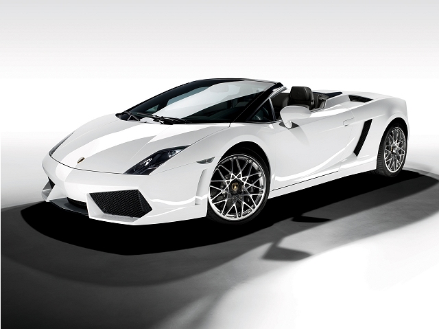 Raging bull gets a ragtop. Image by Lamborghini.