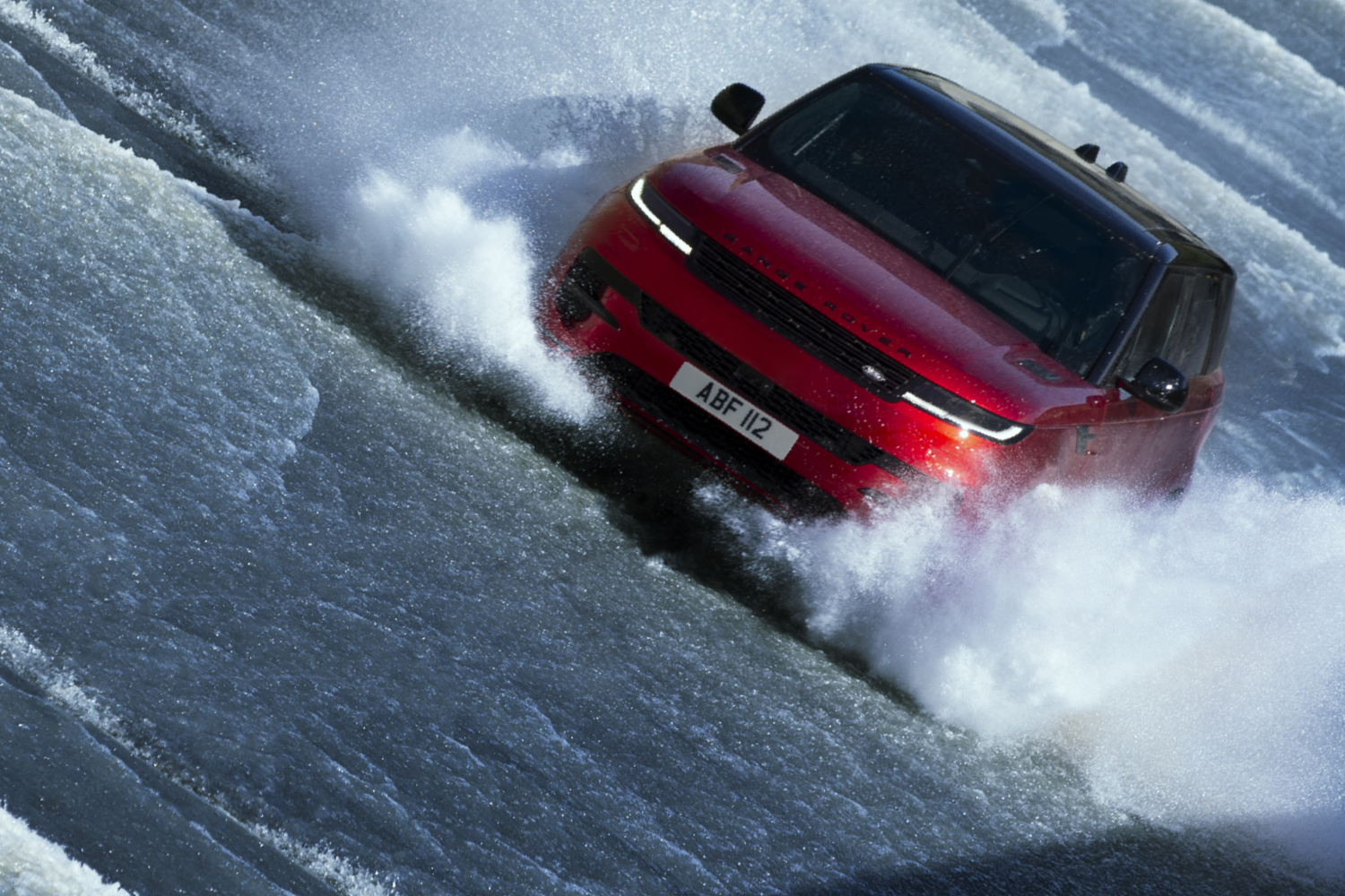 New Range Rover Sport makes big dam debut. Image by Land Rover.