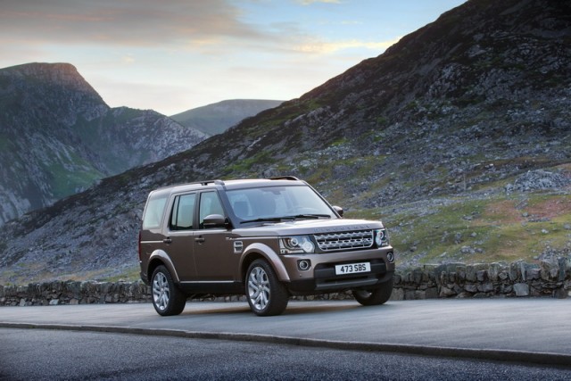 Land Rover tidies up Discovery range. Image by Land Rover.