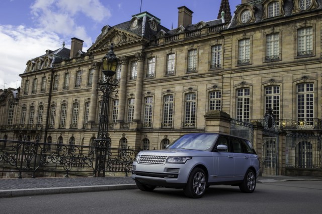 First drive: Range Rover Hybrid. Image by Land Rover.