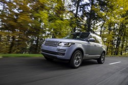 2014 Range Rover Hybrid. Image by Land Rover.