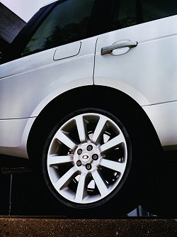 2005 Range Rover. Image by Land Rover.