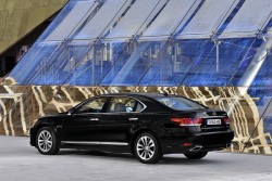 2013 Lexus LS 460. Image by Lexus.