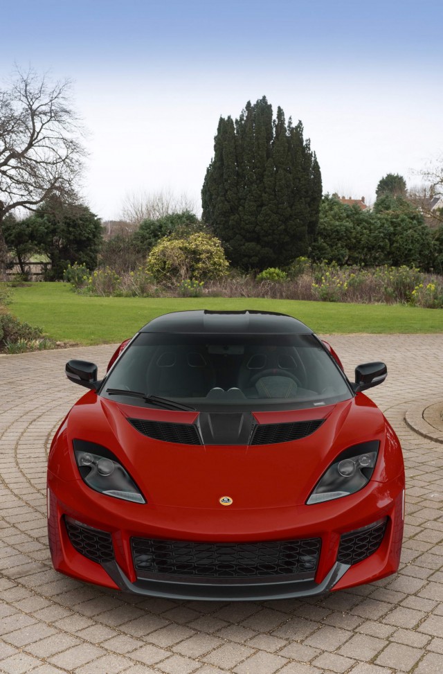 Lotus offers weight-saving toys on Evora 400. Image by Lotus.