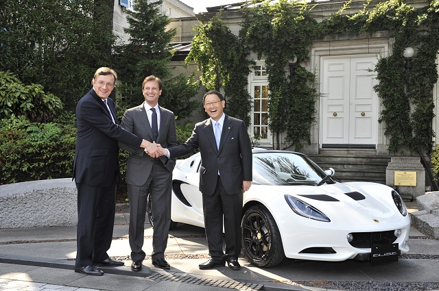 Lotus gifts Toyota an Elise with last 2ZZ engine. Image by Lotus.