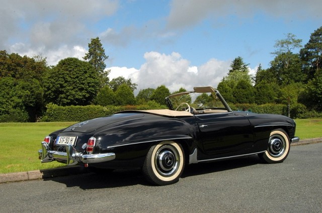 Retro drive: 1959 Mercedes-Benz 190 SL. Image by Graeme Lambert.