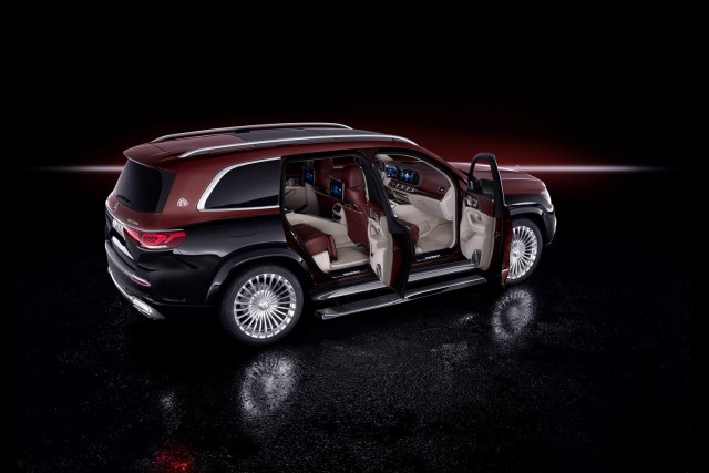 Mercedes shows off super-luxury GLS. Image by Mercedes-Maybach.