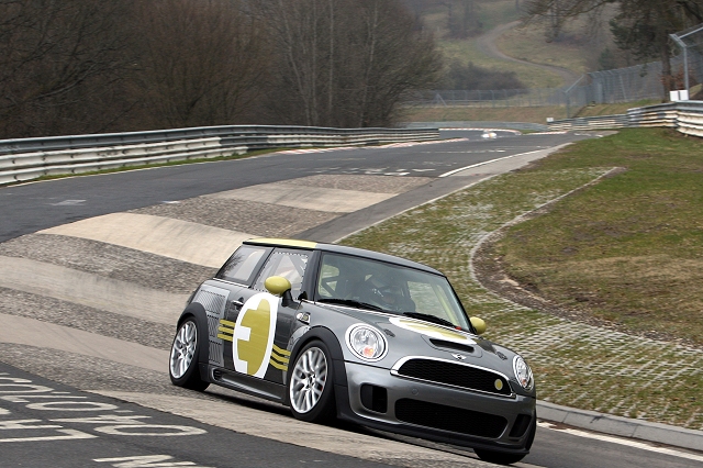 Electric MINI does 'Ring in under 10. Image by MINI.