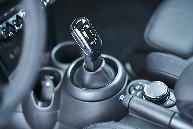 MINI debuts Steptronic dual-clutch gearbox. Image by MINI.