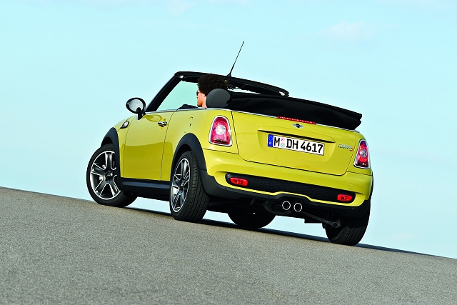 New MINI Convertible debuts 'Openometer'. Image by MINI.