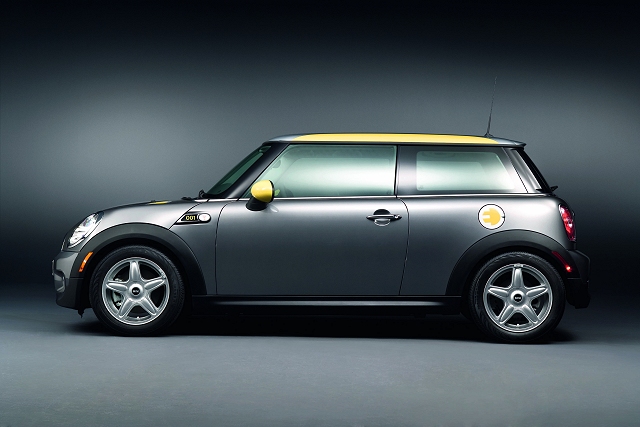 The electric MINI E on video. Image by MINI.