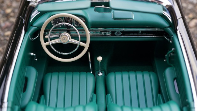 How to keep your car's interior clean and new. Image by Delticom.
