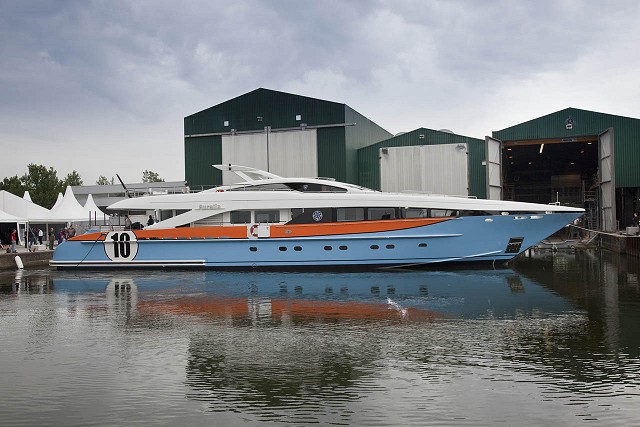 Gulf-liveried superyacht. Image by Heesen.