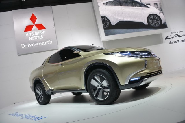 Mitsubishi's new plug-in hybrid diesel pick-up. Image by Newspress.