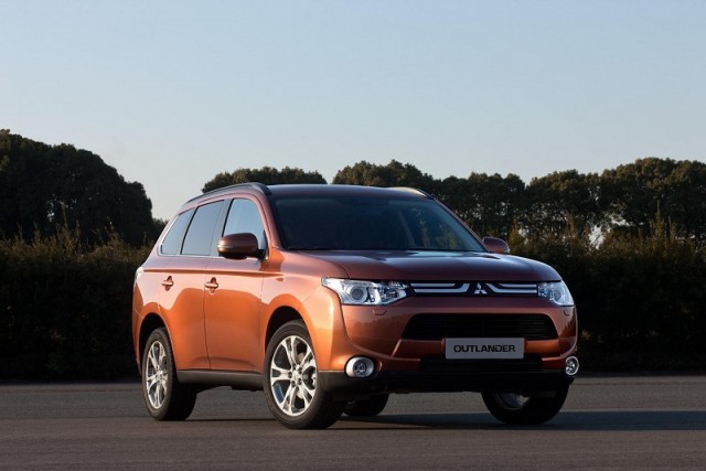 Mitsubishi confirms Outlander for Geneva. Image by Mitsubishi.