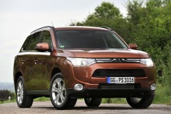 2012 Mitsubishi Outlander. Image by Max Earey.