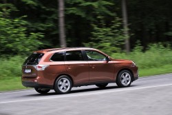 2012 Mitsubishi Outlander. Image by Max Earey.