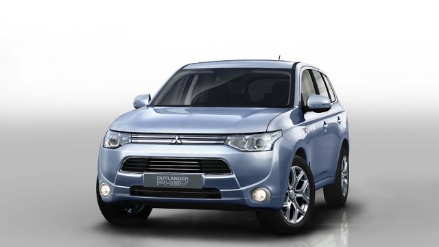 Paris debut for hybrid Mitsubishi Outlander. Image by Mitsubishi.