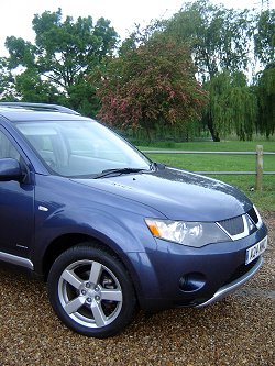 2007 Mitsubishi Outlander. Image by James Jenkins.