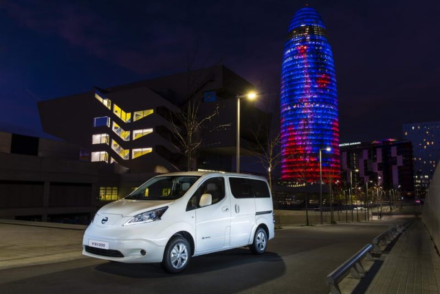 Nissan turns electric van into a seven-seater. Image by Nissan.