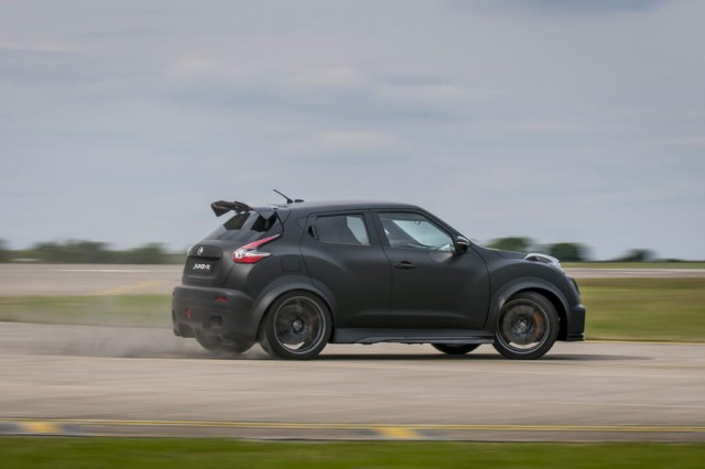 Incoming: Nissan Juke-R 2.0. Image by Nissan.