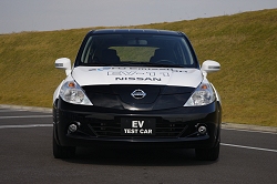 2009 Nissan Leaf prototype. Image by David Shepherd.