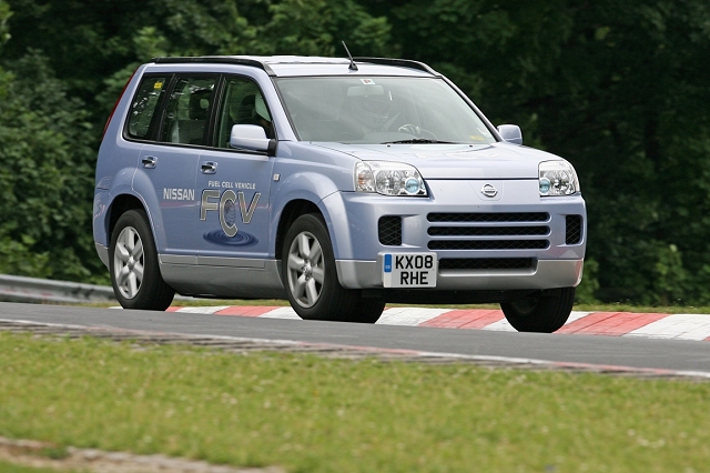 Nissan's fuel cell Ring record. Image by Nissan.