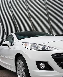 2009 Peugeot 207 CC. Image by Peugeot.