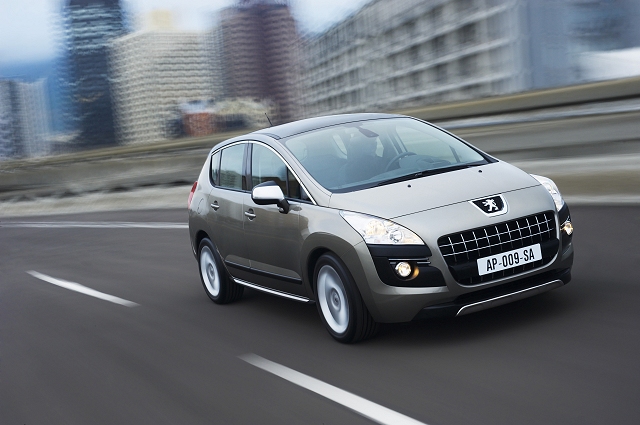 Lion SUV births a Pug cub. Image by Peugeot.