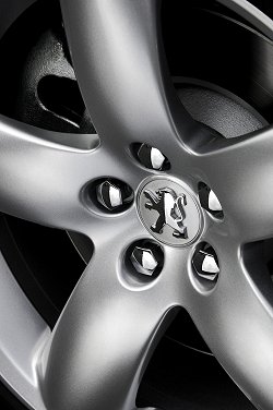 2005 Peugeot 407 Coupe. Image by Peugeot.