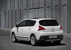 2012 Peugeot 3008 HYbrid4. Image by Peugeot.