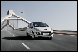 2012 Peugeot 3008 HYbrid4. Image by Peugeot.