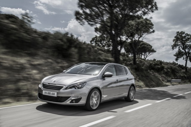 Peugeot 308 sets economy record. Image by Peugeot.