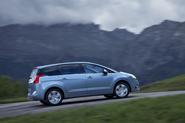 First drive: Peugeot 5008. Image by Peugeot.