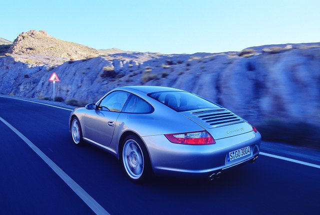 Flat out in the Porsche 911 Carrera 4 with champion at the wheel. Image by Porsche.