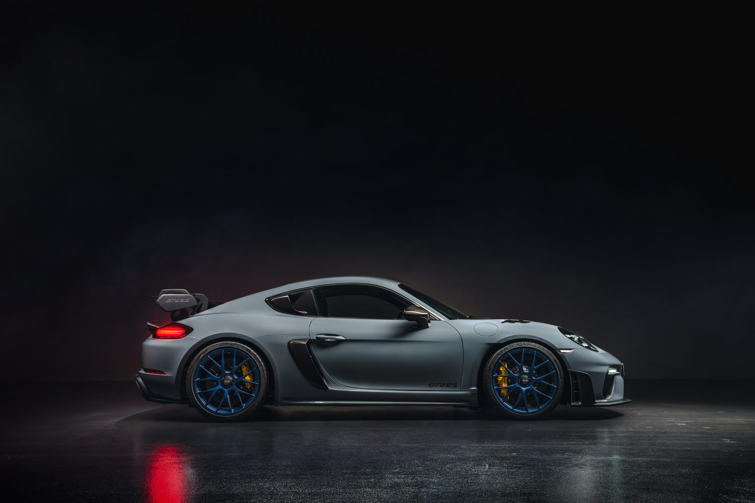 Track-focused Porsche 718 Cayman GT4 RS unveiled. Image by Porsche.