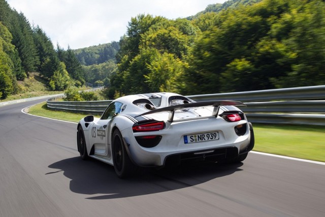 Porsche 918 Spyder sets Nrburgring lap. Image by Porsche.