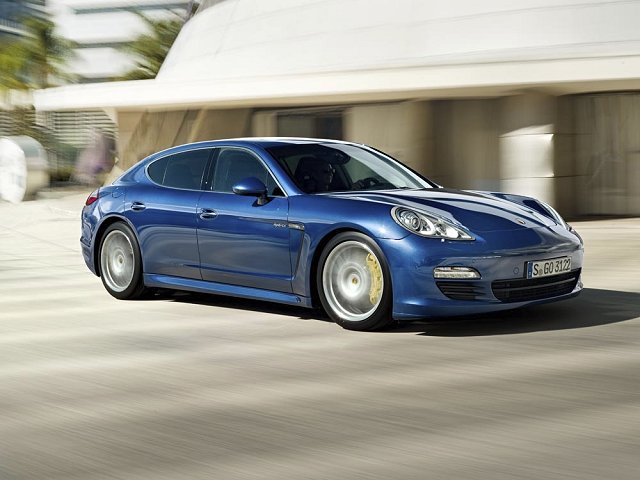 Porsche reveals hybrid Panamera. Image by Porsche.