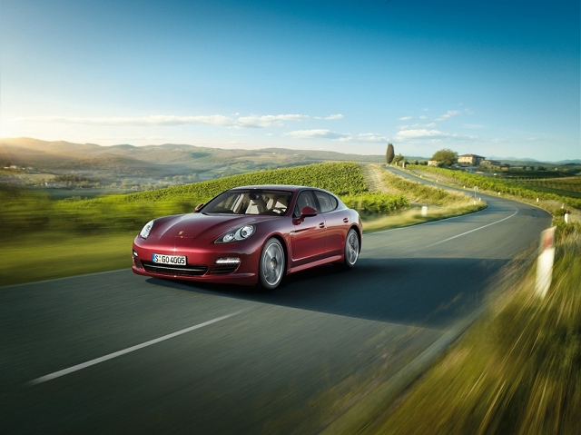 Porsche Panamera V6 unveiled. Image by Porsche.