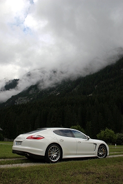 2009 Porsche Panamera Turbo. Image by Conor Twomey.