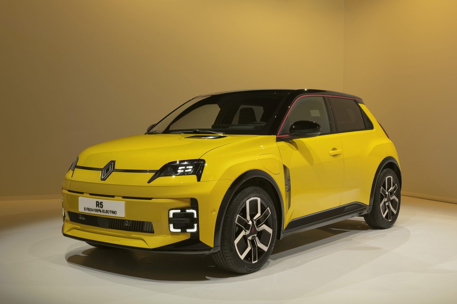 Electric Renault 5 revealed in full. Image by Renault.