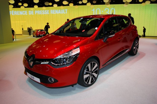 High five for Renault's new Clio. Image by Headlineauto.co.uk.